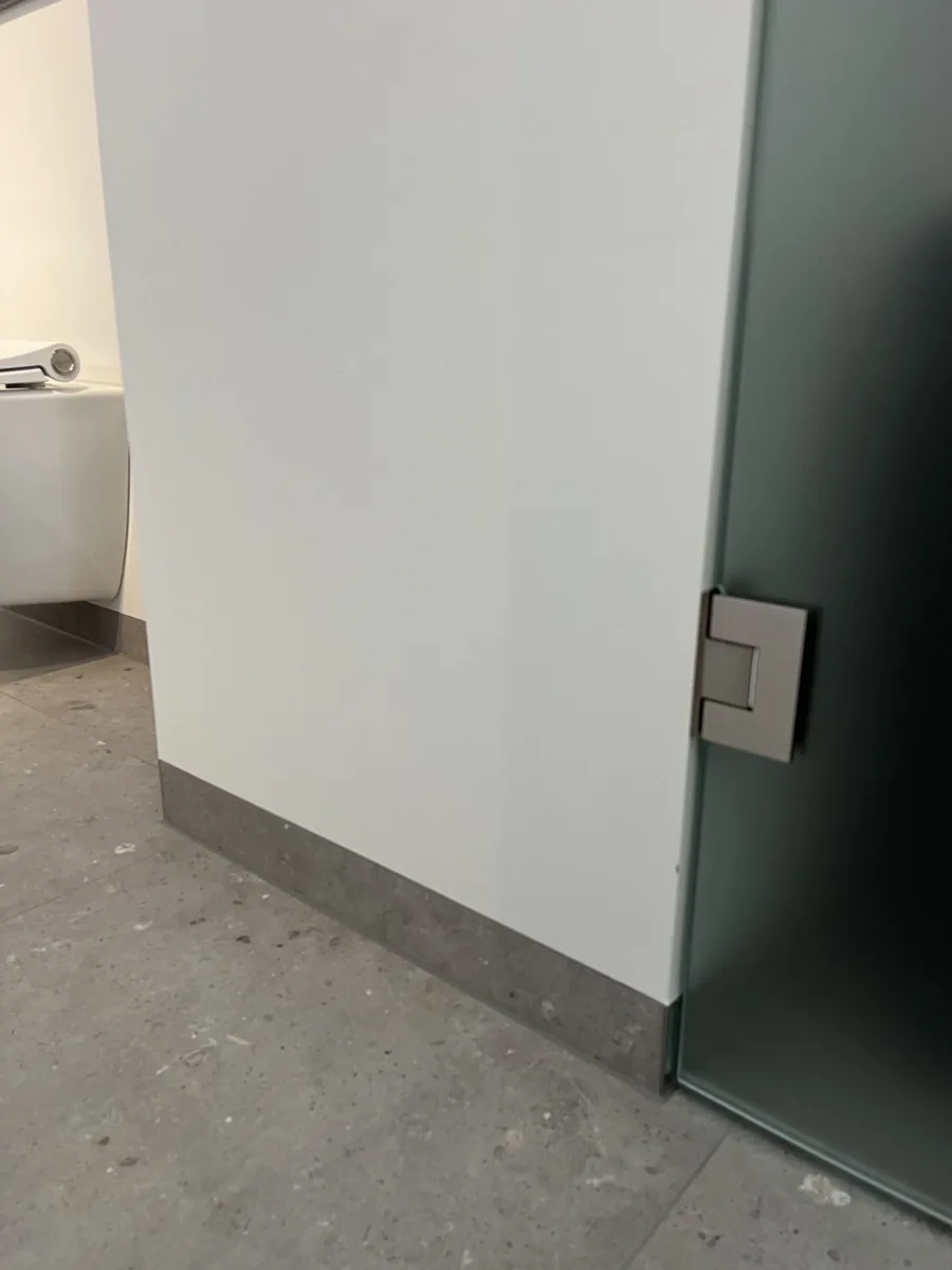 Badkamer met glazen inloopdouche tot aan het plafond – modern stijl – Doorwerth (foto 13)