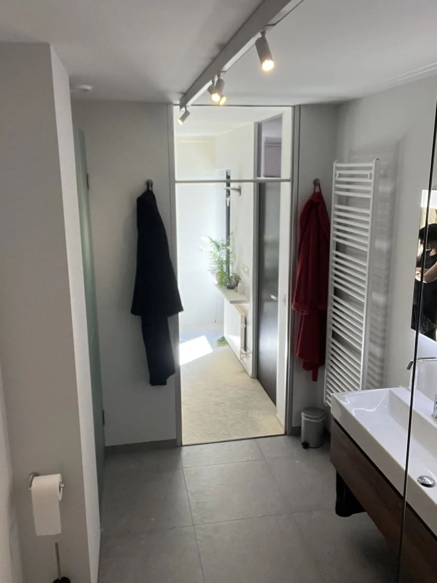 Badkamer met glazen inloopdouche tot aan het plafond – modern stijl – Doorwerth (foto 17)