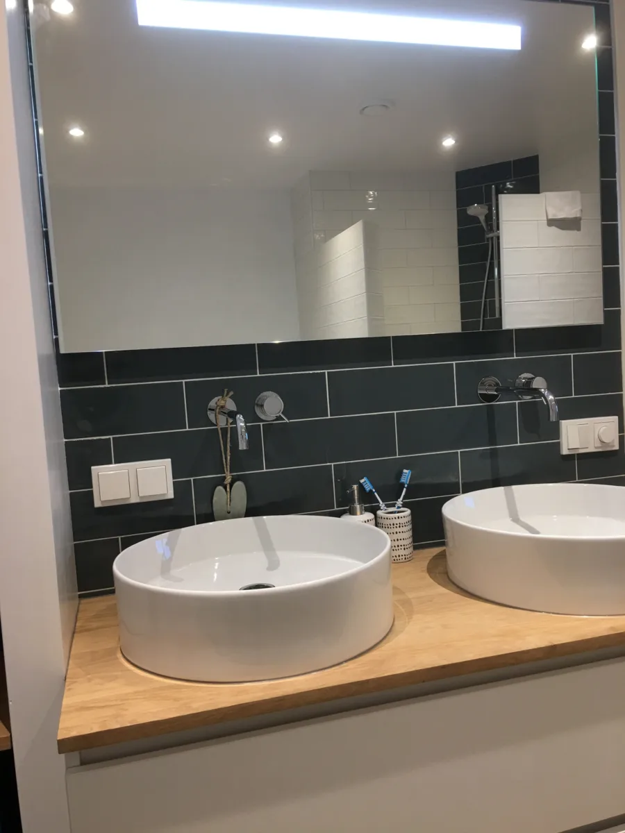 Badkamer opbouw waskommen – badkamers met hout stijl – Rhenen (foto 3)