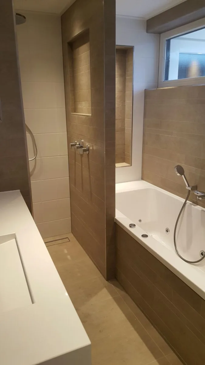 Badkamer met nissen – modern stijl – Wageningen  (foto 14)
