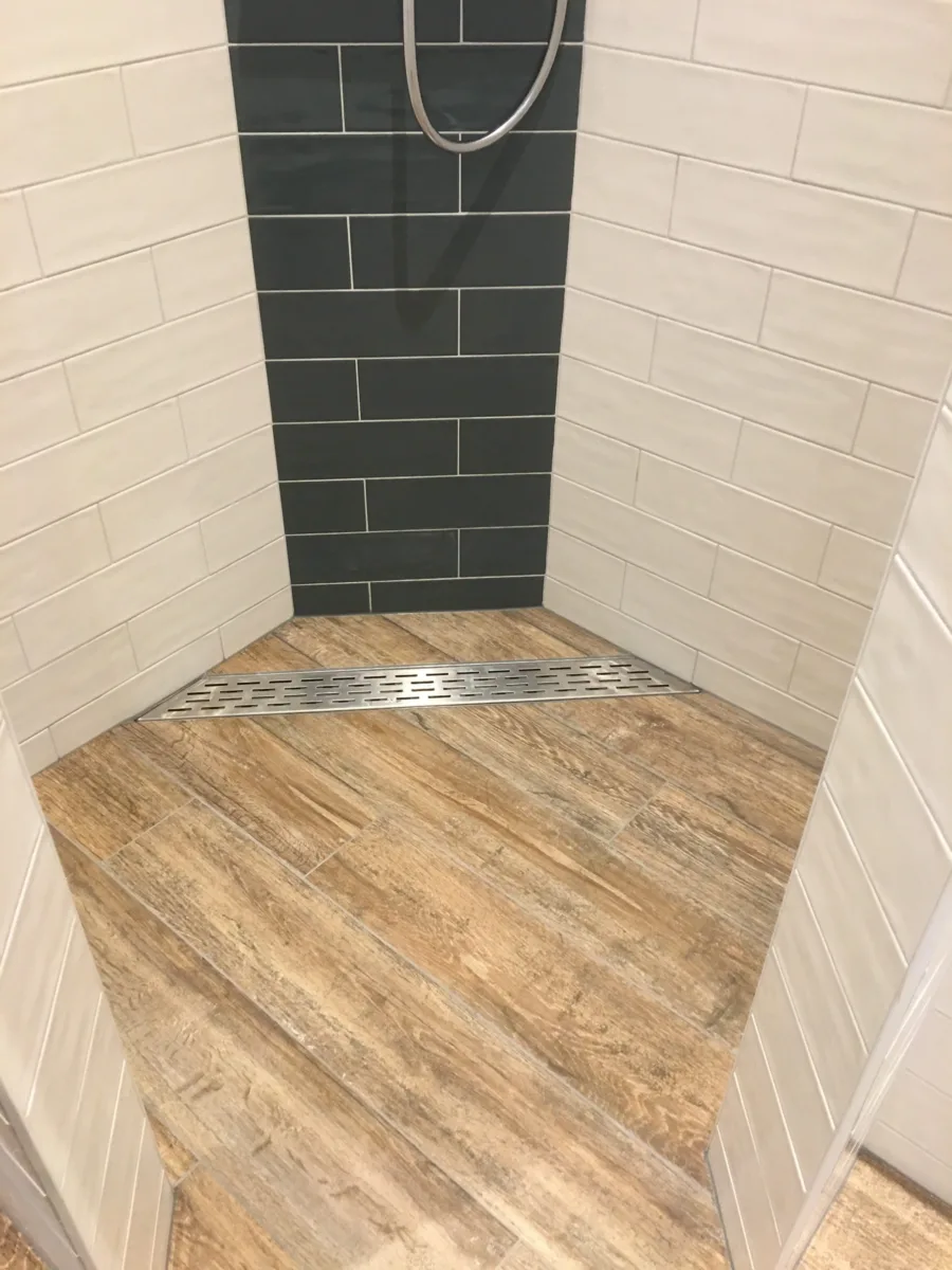 Badkamer opbouw waskommen – badkamers met hout stijl – Rhenen (foto 15)