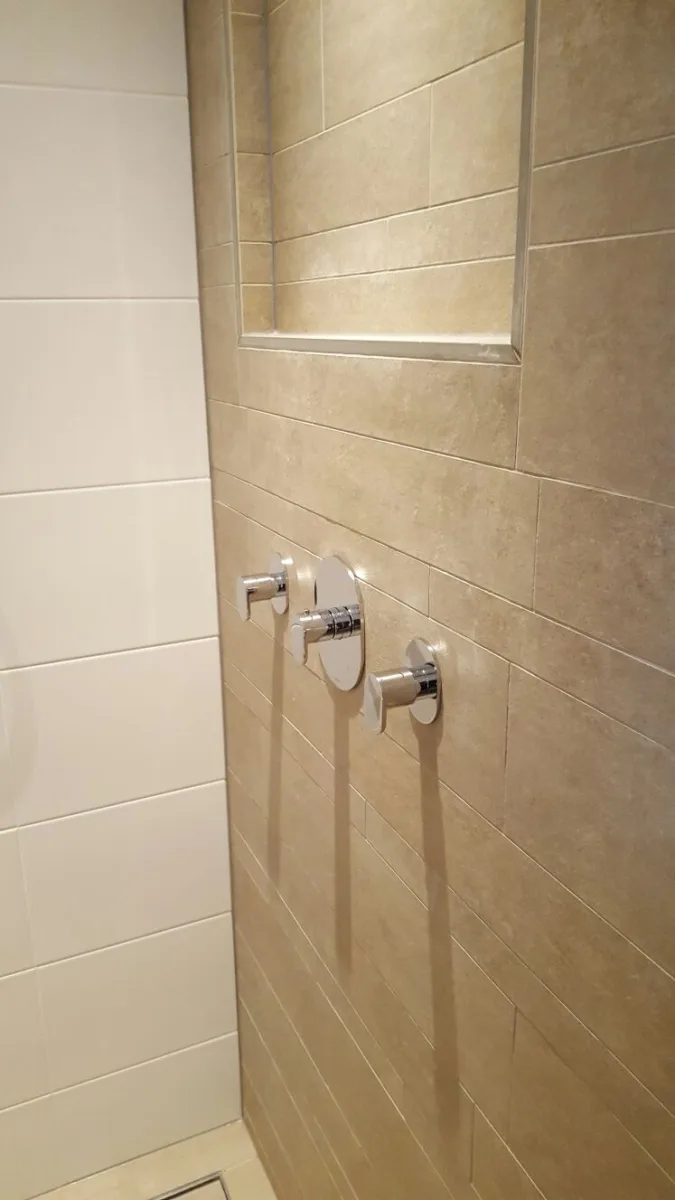 Badkamer met nissen – modern stijl – Wageningen  (foto 9)