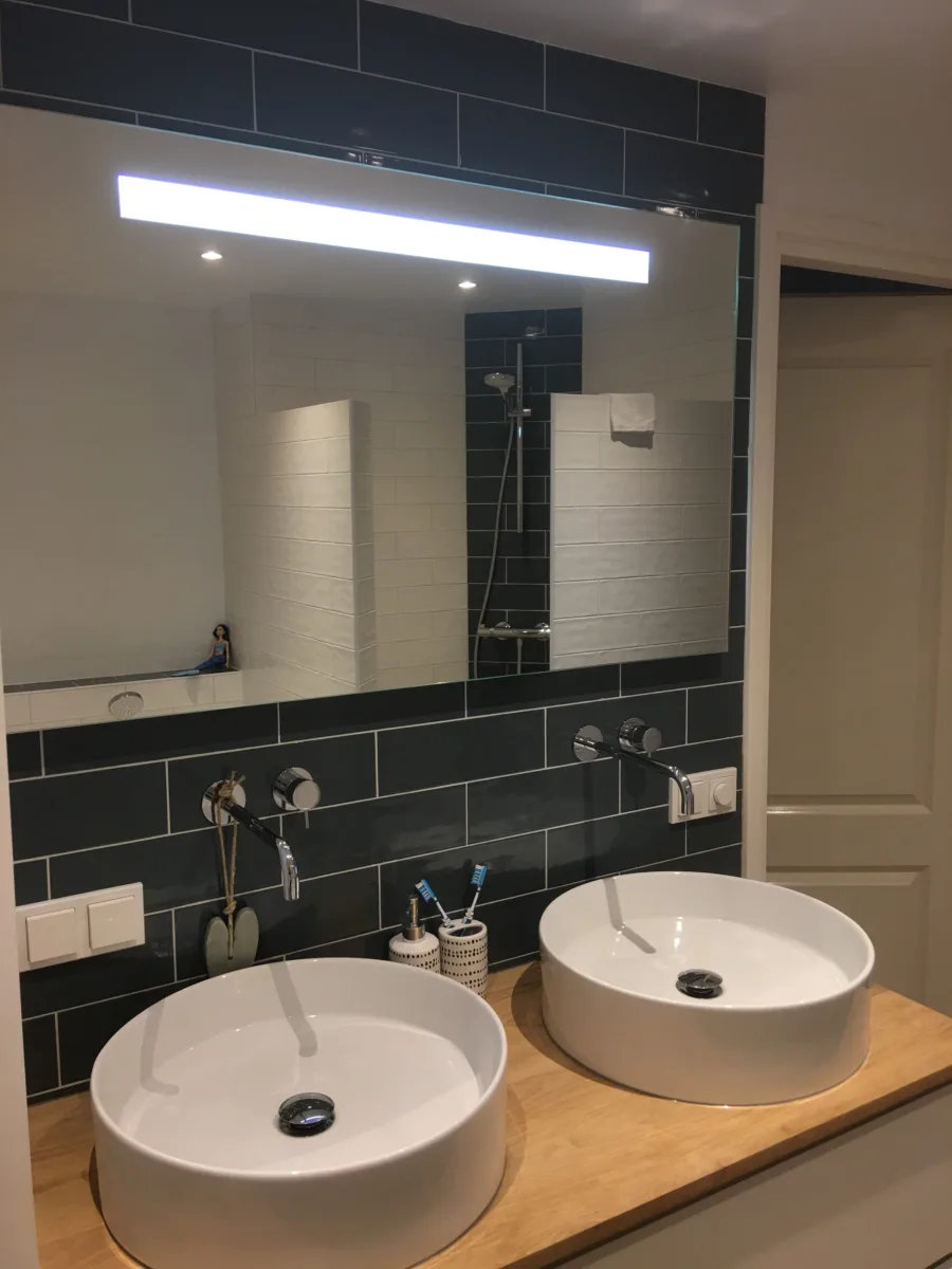 Badkamer opbouw waskommen – badkamers met hout stijl – Rhenen (foto 2)
