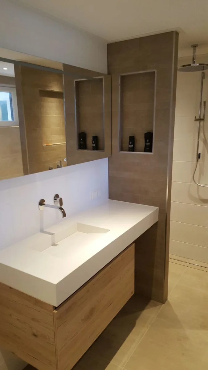Badkamer met nissen – modern stijl – Wageningen  (foto 8)