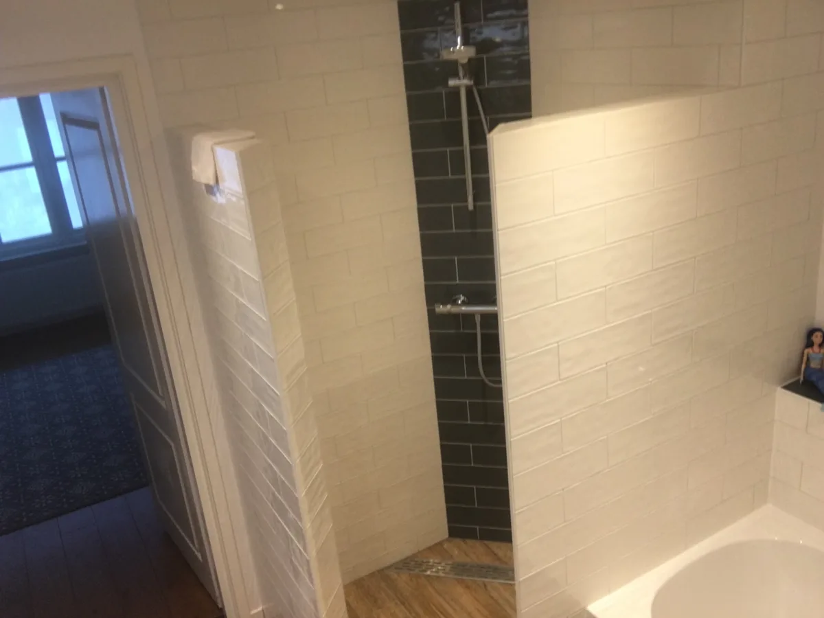 Badkamer opbouw waskommen – badkamers met hout stijl – Rhenen (foto 6)