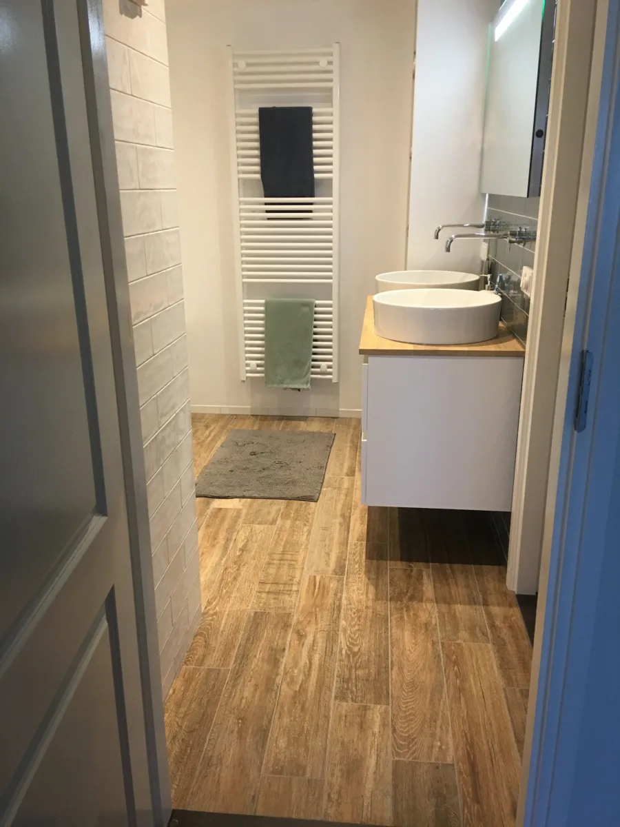 Badkamer opbouw waskommen – badkamers met hout stijl – Rhenen (foto 18)