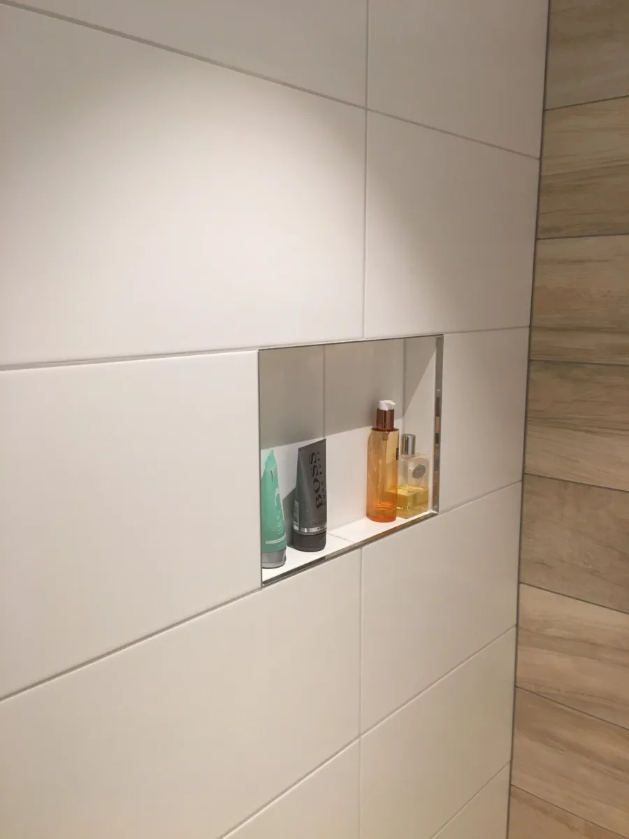 Toilet toevoegen in nieuwe badkamer (renovatie) – badkamers met hout stijl – Nieuwegein (foto 8)