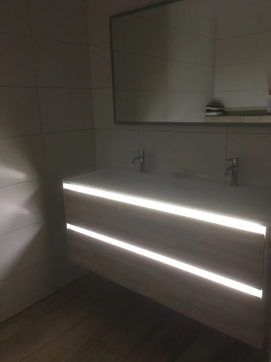 Toilet toevoegen in nieuwe badkamer (renovatie) – modern stijl – Nieuwegein