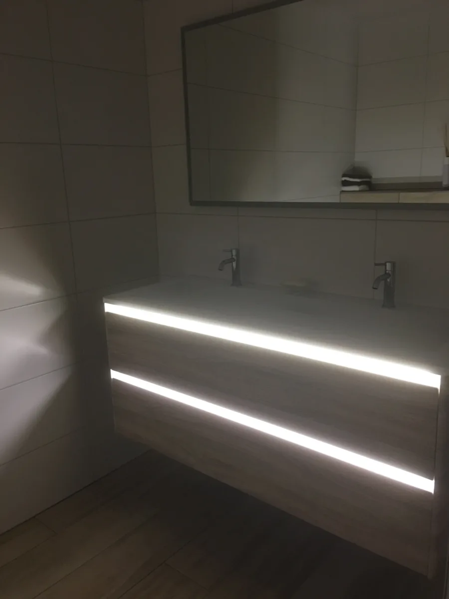 Toilet toevoegen in nieuwe badkamer (renovatie) – badkamers met hout stijl – Nieuwegein (foto 10)
