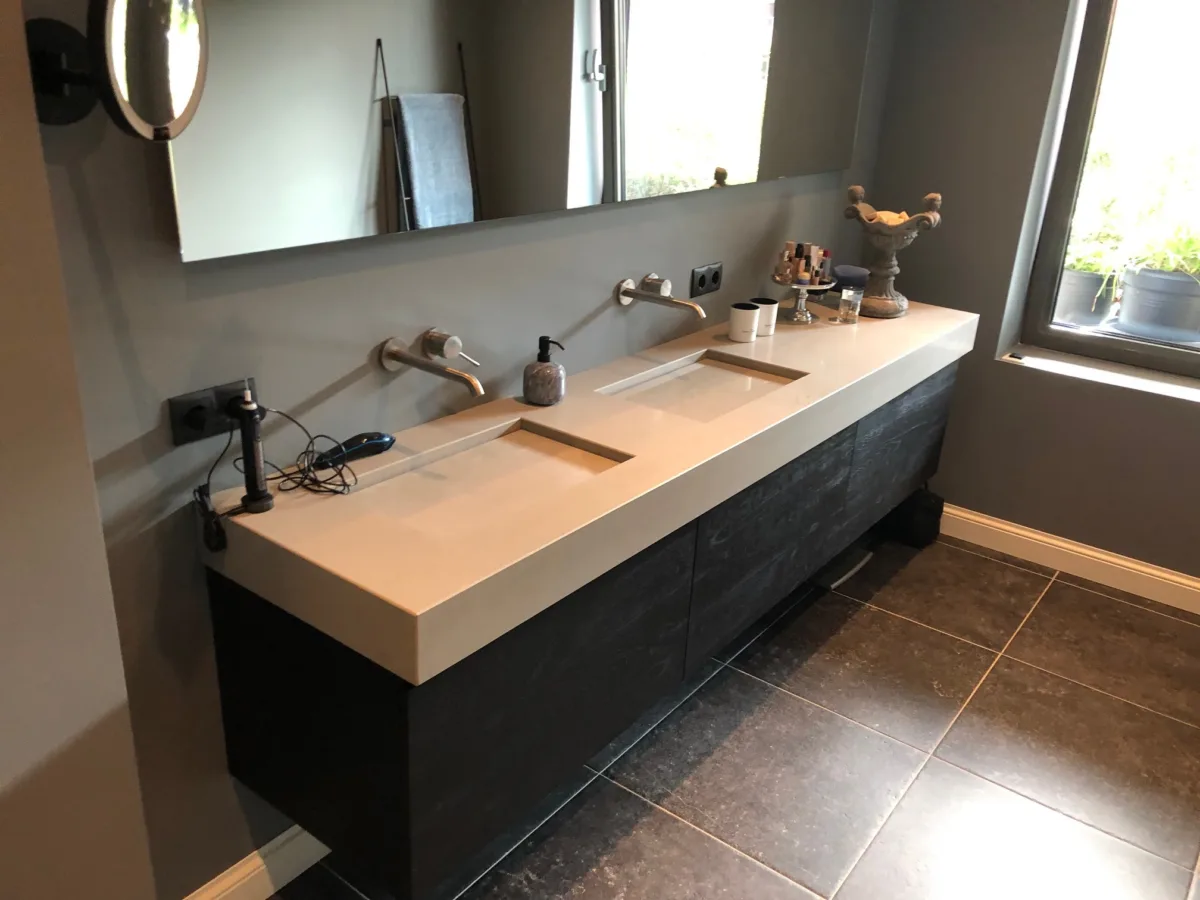 Badkamermeubel maatwerk en douche – modern stijl – Arnhem