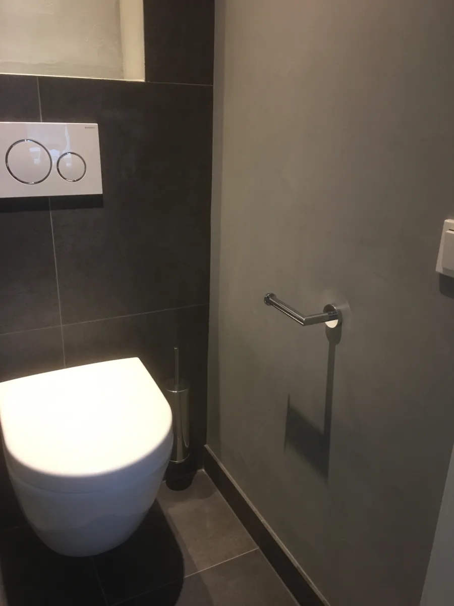 Toiletruimte tegel & beton stukwerk – betonlook stijl – Wolfheze-Oosterbeek (foto 3)