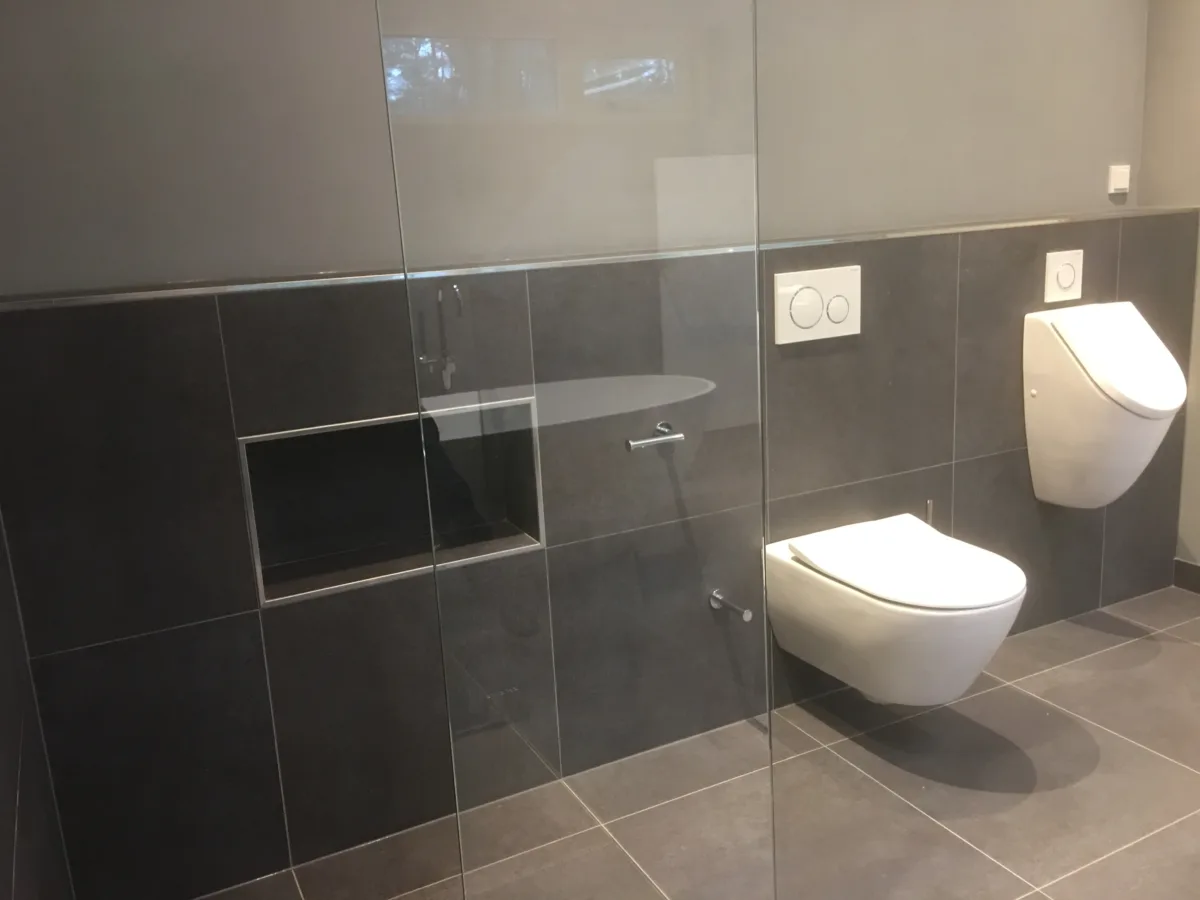 Betonciré badkamer met vrijstaande inloopdouche – betonlook stijl – Wolfheze (foto 7)