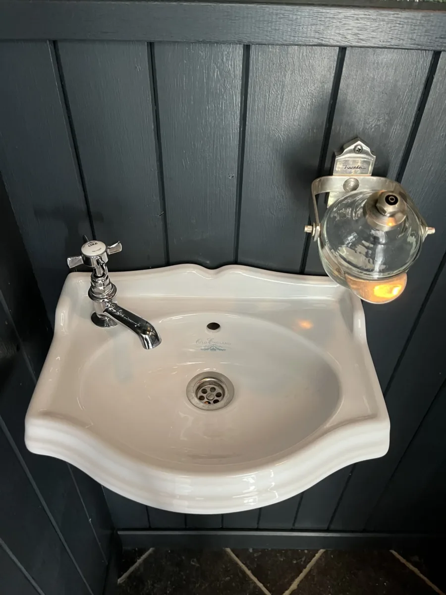 Toiletruimte Engels Windsor sanitair St. James – landelijk stijl – Buren (foto 4)