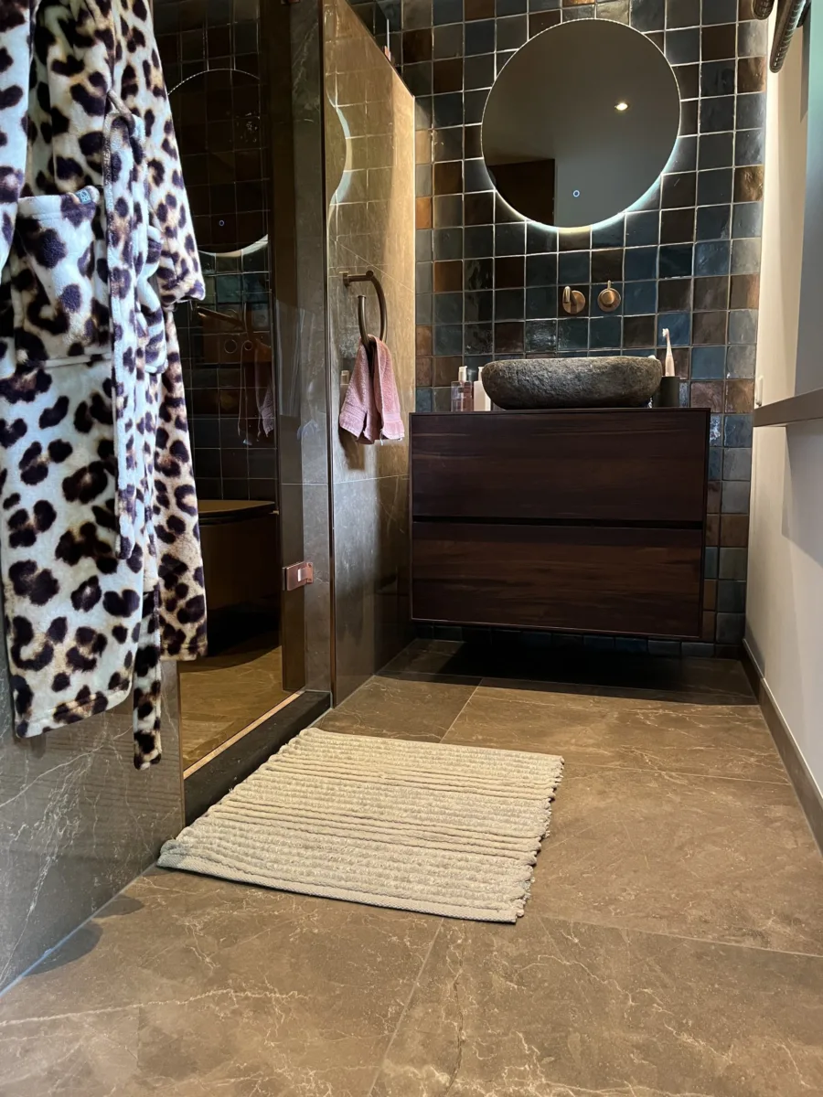 Hotel chique badkamers en gastentoilet – hotel chique stijl – Rhenen (foto 9)