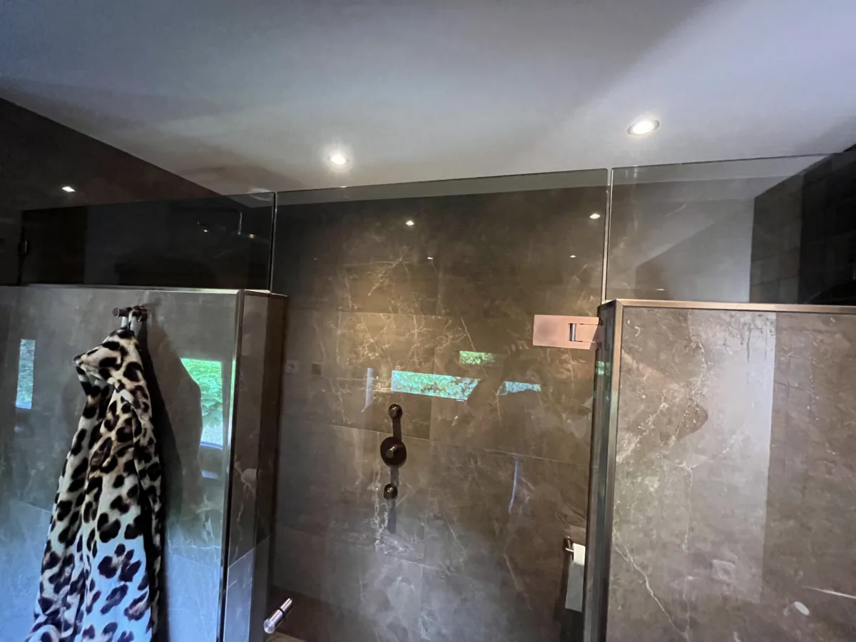 Hotel chique badkamers en gastentoilet – hotel chique stijl – Rhenen (foto 12)