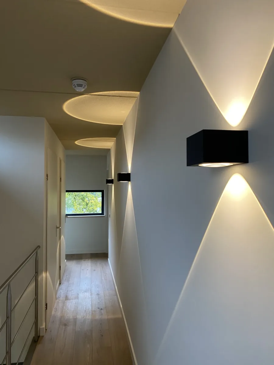 Complete renovatie woning badkamers, hal, vloerverwarming, stucwerk, dak epdm en sedum – modern stijl – Elst (foto 16)