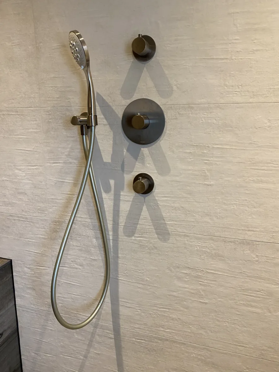 Compacte badkamer met douchemuur – modern stijl – Ochten (foto 13)