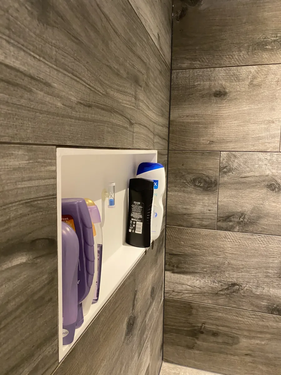 Compacte badkamer met douchemuur – modern stijl – Ochten (foto 9)
