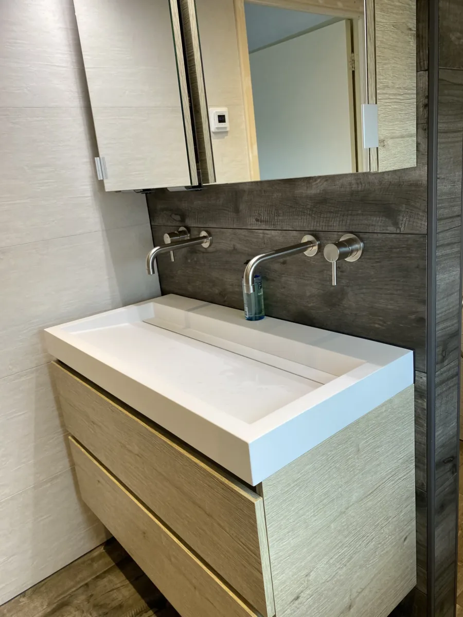 Compacte badkamer met douchemuur – modern stijl – Ochten (foto 19)