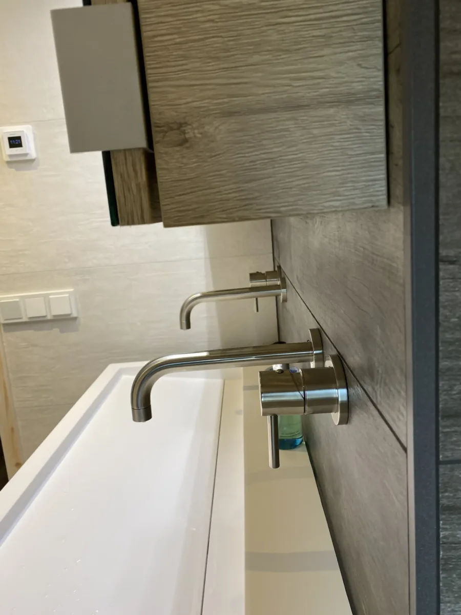 Compacte badkamer met douchemuur – modern stijl – Ochten (foto 6)