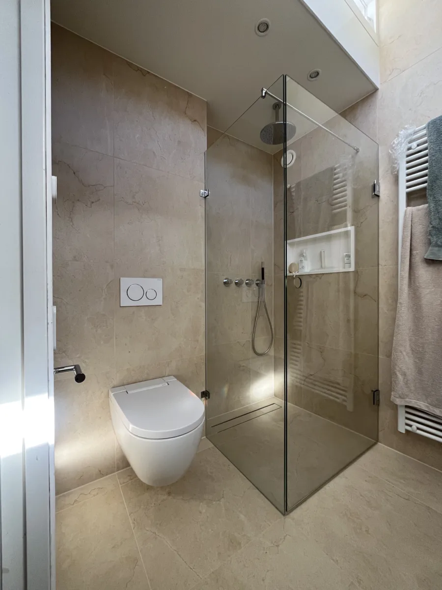 Badkamer renovatie, voor en na foto’s – modern stijl – Rhenen (foto 17)