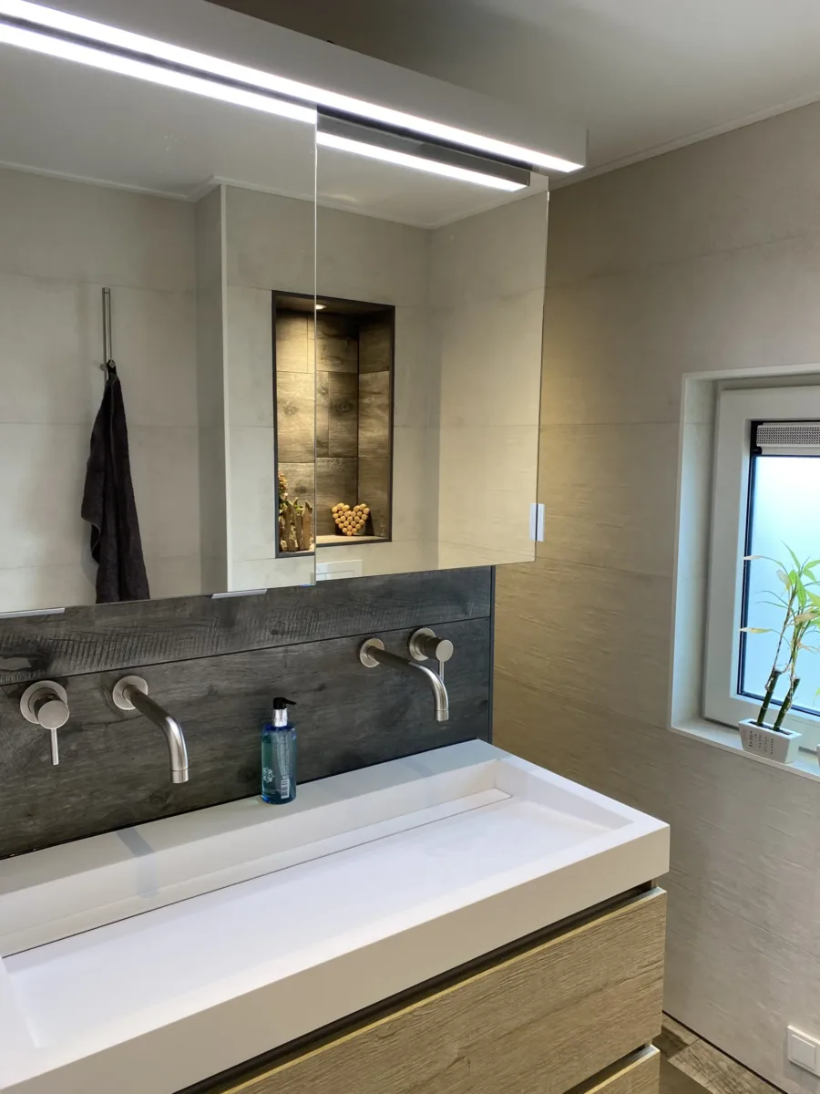 Compacte badkamer met douchemuur – modern stijl – Ochten (foto 3)