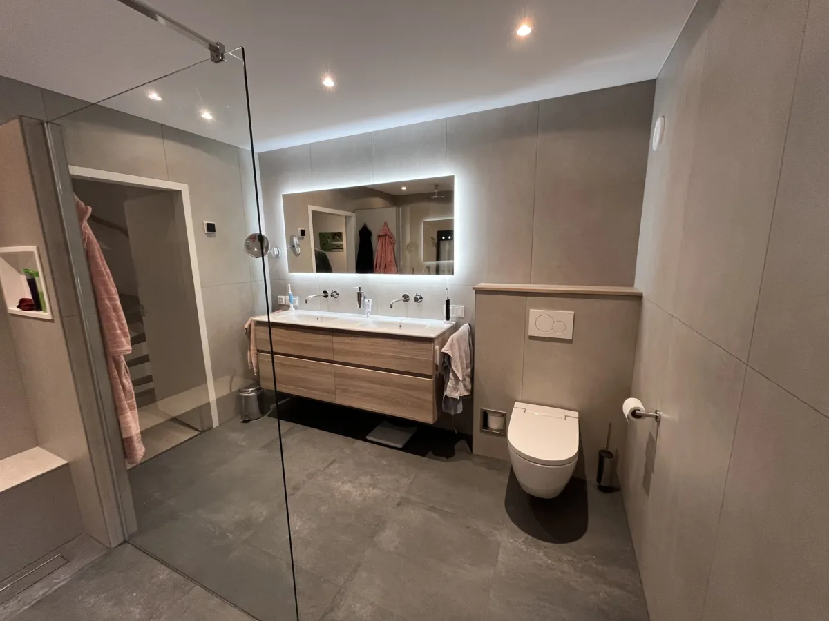 Badkamer sunshower en zitje onder de douche – modern stijl – Veenendaal (foto 6)