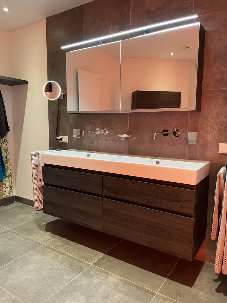 Royale sunshower badkamer met Geberit Mera douche-wc – modern stijl – Bemmel (foto 5)