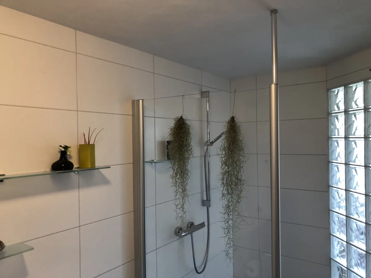 Inpandige badkamer vergroot met glasblokken – retro stijl – Bunnik (foto 9)