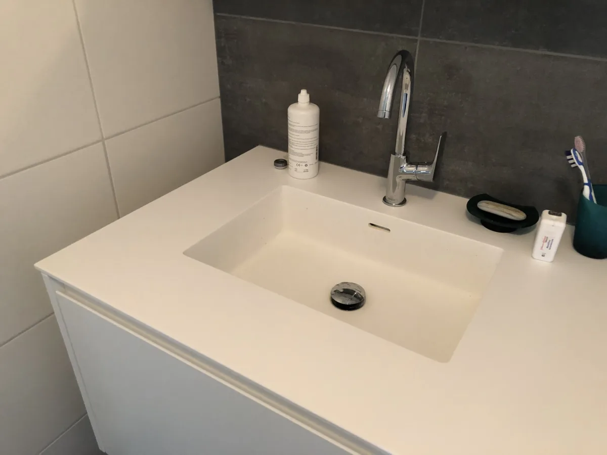 Inpandige badkamer vergroot met glasblokken – retro stijl – Bunnik (foto 6)