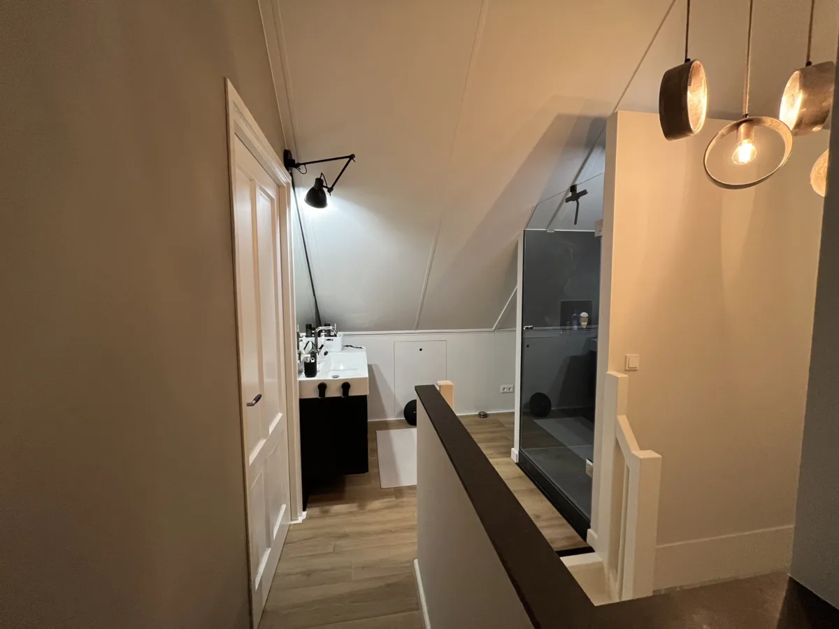 Tweede badkamer op overloop – modern stijl – Leersum