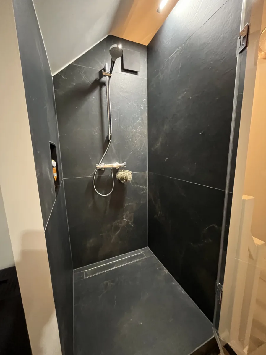 Tweede badkamer op overloop – modern stijl – Leersum (foto 6)