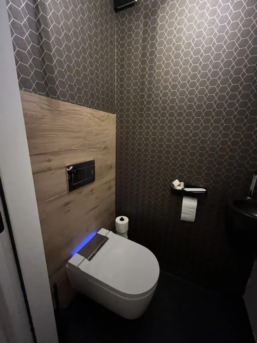 Toiletruimte met Geberit Sela aquaclean douchewc – modern stijl – Leersum (foto 6)
