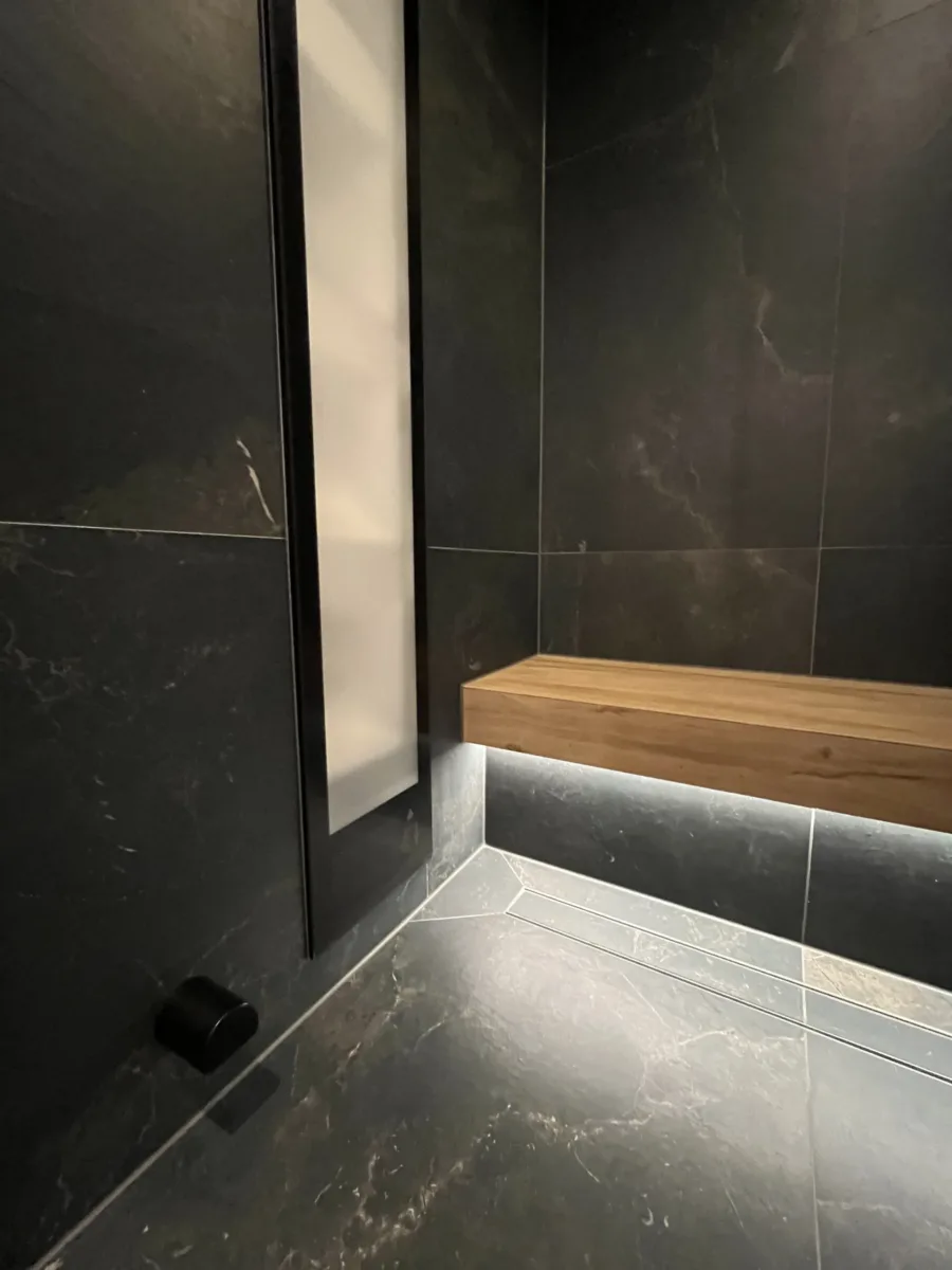 Stoomdouche met verlichte zitbank