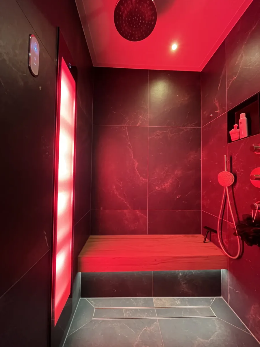 Stoomdouche met rode infraroodverlichting van de sunshower