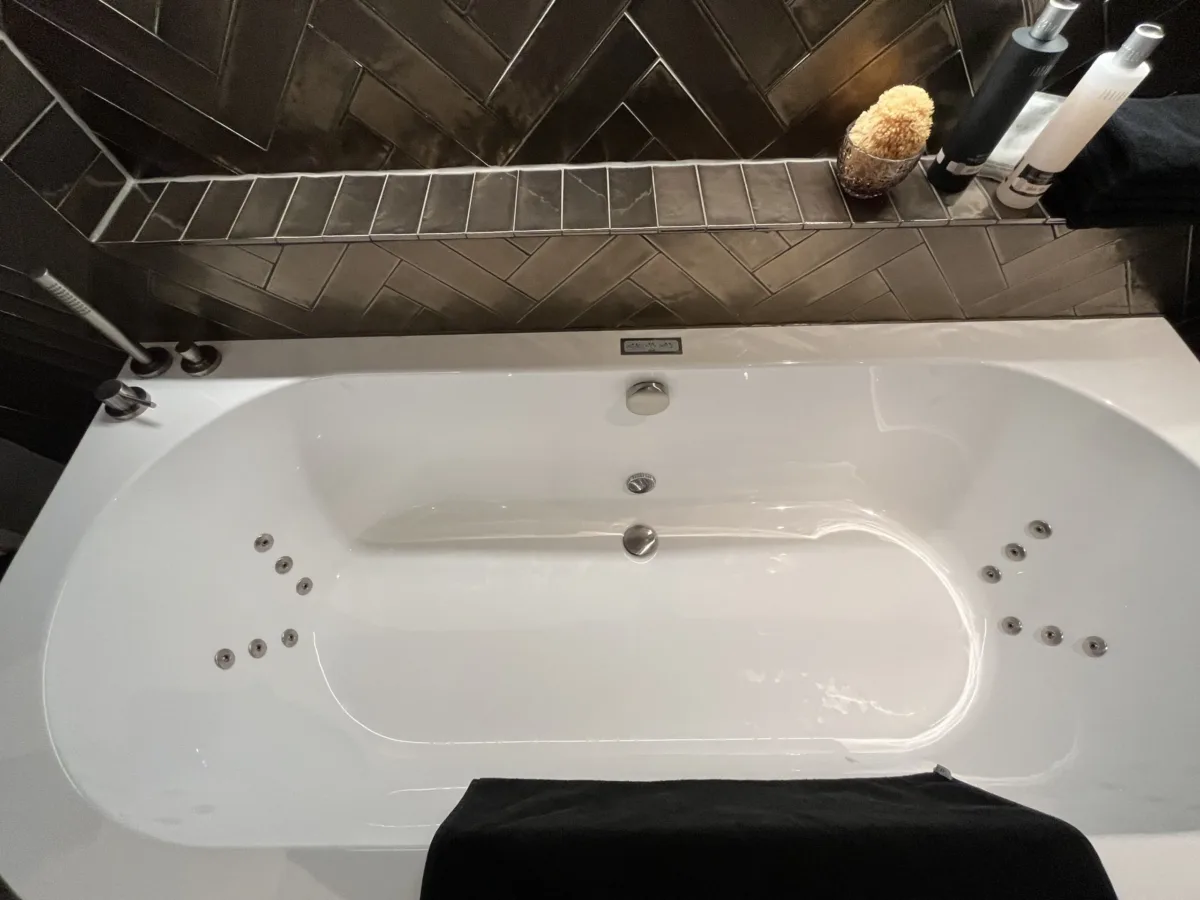 Xenz Charley back-to-wall bad met waterjets