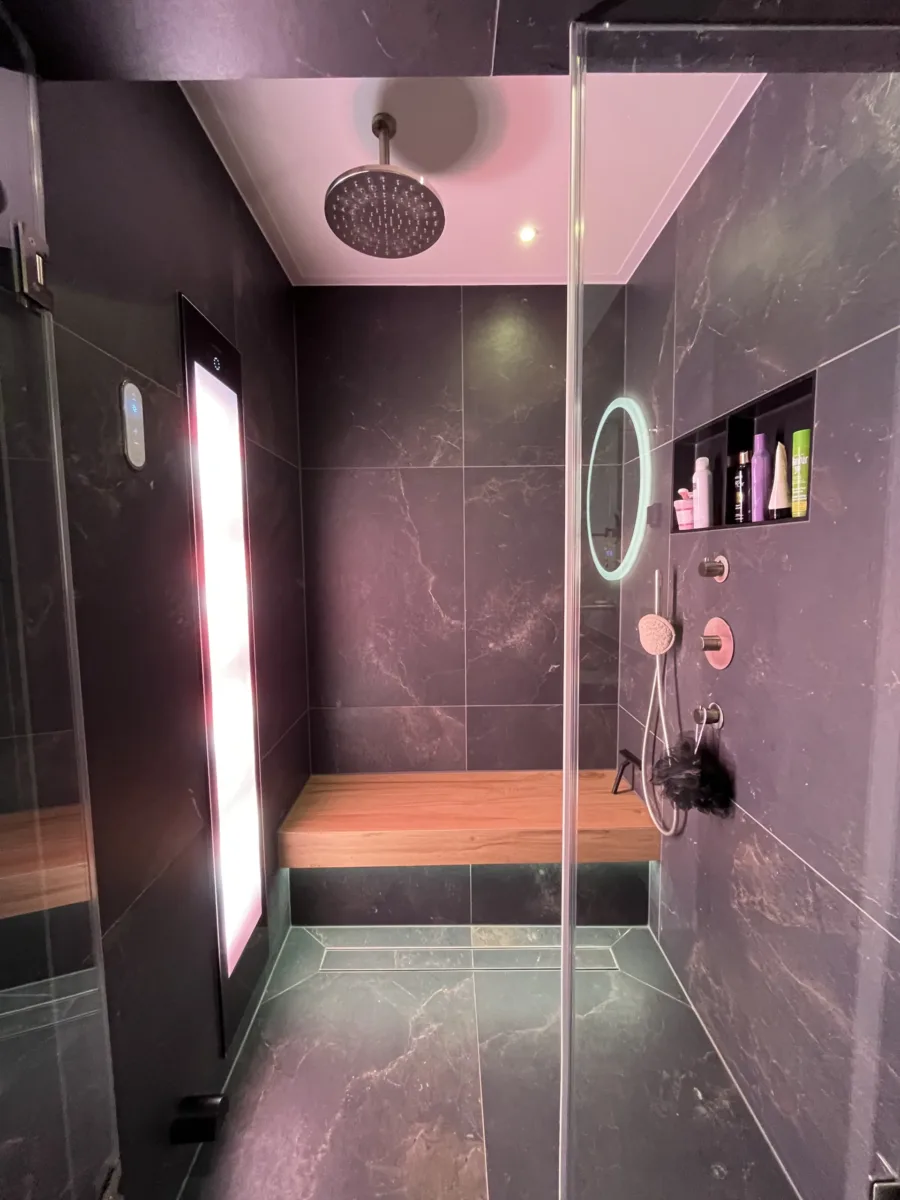 Stoomdouche met sunshower en verwarmde zitbank