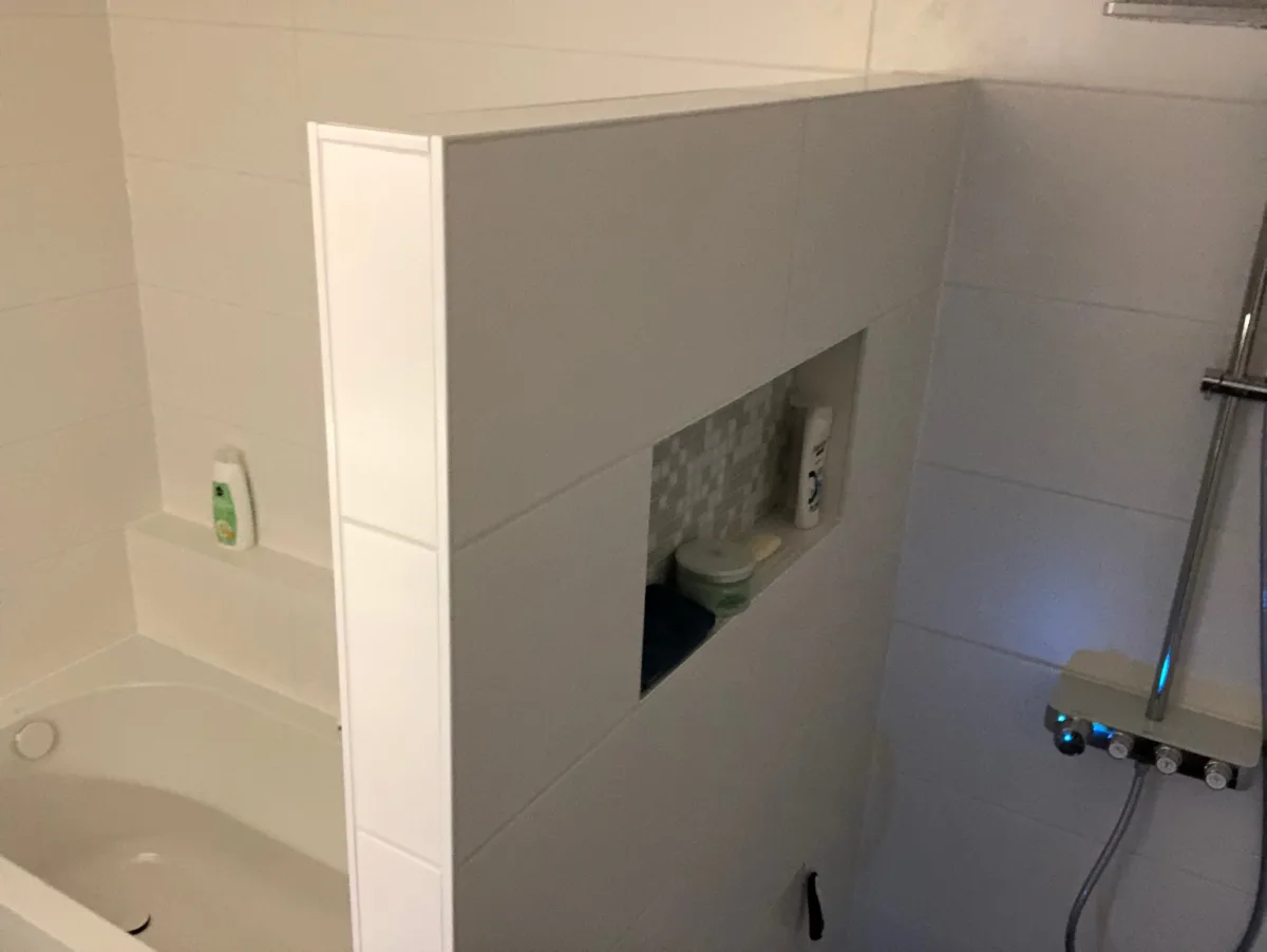 Inloopdouche, bad en glazen wastafel – modern stijl – Veenendaal (foto 5)
