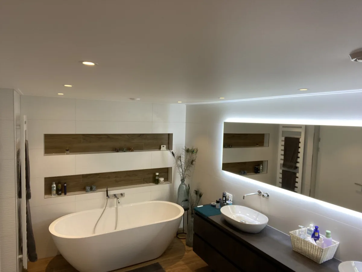Badkamer souterrain en twee toiletruimtes – badkamers met hout stijl – Rhenen