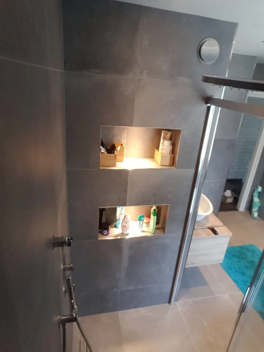 Badkamer Puiflijk – betonlook stijl – Puiflijk (foto 9)