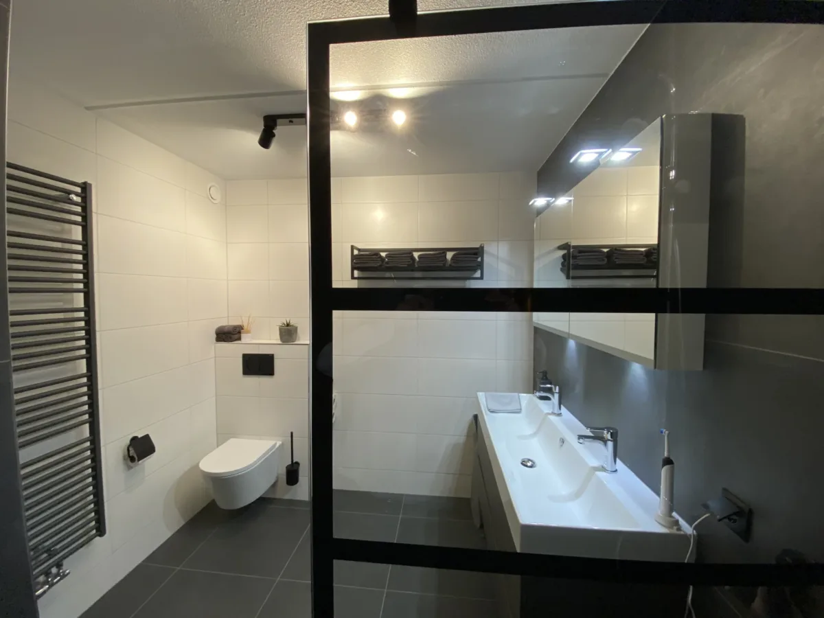 Badkamer inloopdouche zwart – modern stijl – Veenendaal