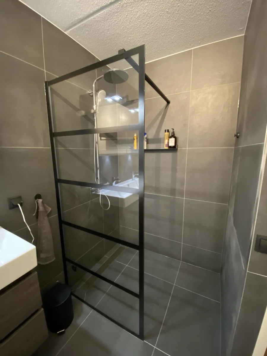 Badkamer inloopdouche zwart – modern stijl – Veenendaal (foto 4)
