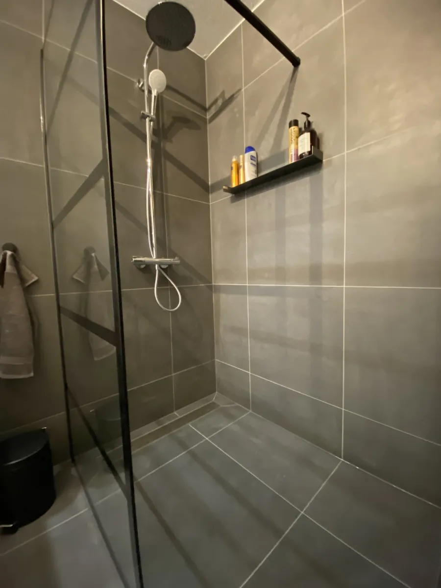 Badkamer inloopdouche zwart – modern stijl – Veenendaal (foto 3)