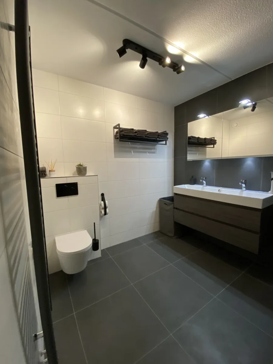 Badkamer inloopdouche zwart – modern stijl – Veenendaal (foto 6)
