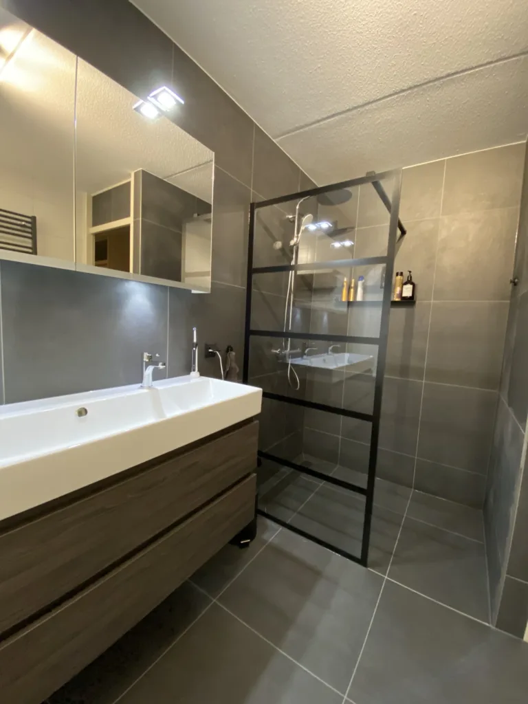 Badkamer inloopdouche zwart – modern stijl – Veenendaal