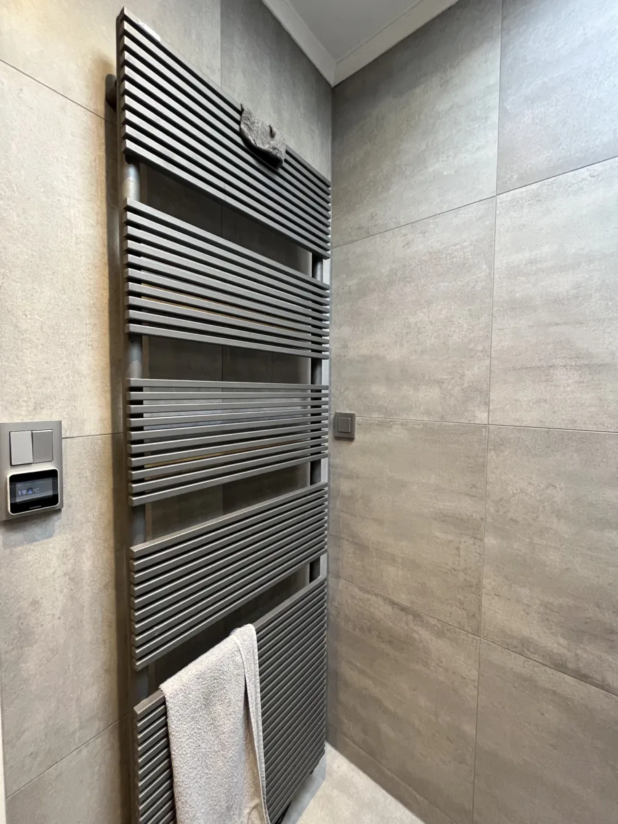 Badkamer natuursteen wastafel – natuurlijk stijl – Oosterbeek (foto 20)
