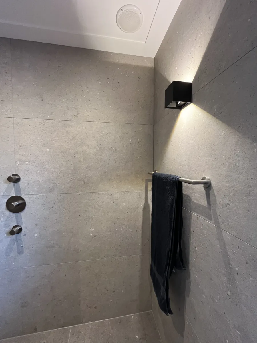 Badkamer natuursteen wastafel – natuurlijk stijl – Oosterbeek (foto 14)