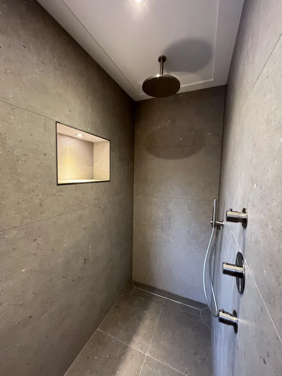 Badkamer natuursteen wastafel – natuurlijk stijl – Oosterbeek (foto 12)