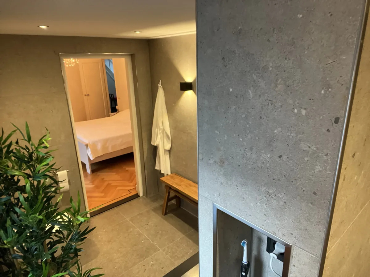 Badkamer natuursteen wastafel – natuurlijk stijl – Oosterbeek (foto 10)