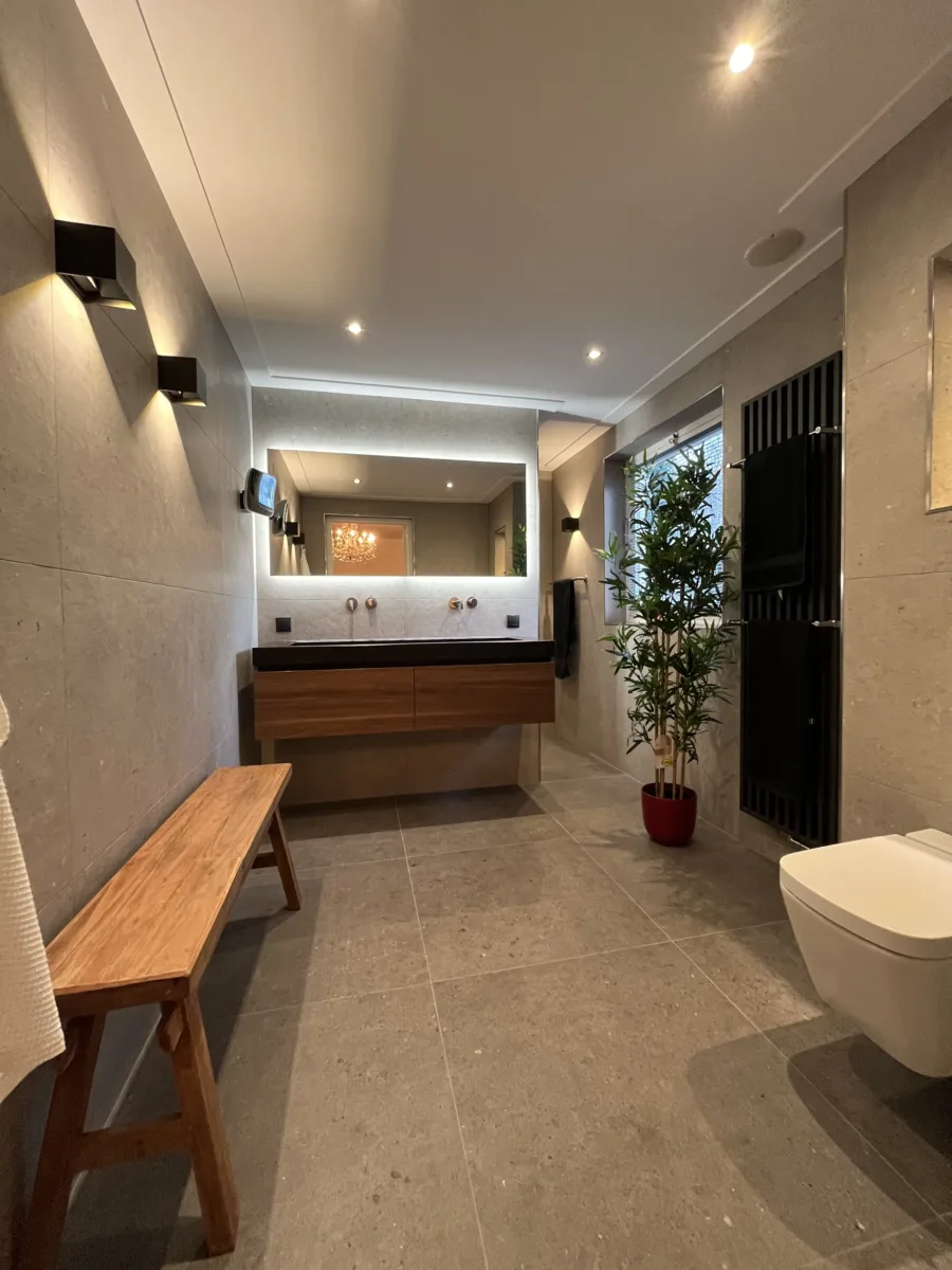 Badkamer natuursteen wastafel – natuurlijk stijl – Oosterbeek (foto 9)